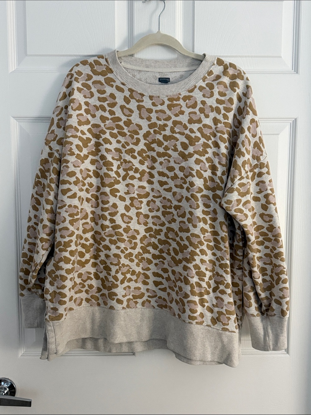 Women's Beige Leopard Print Pullover Sweatshirt